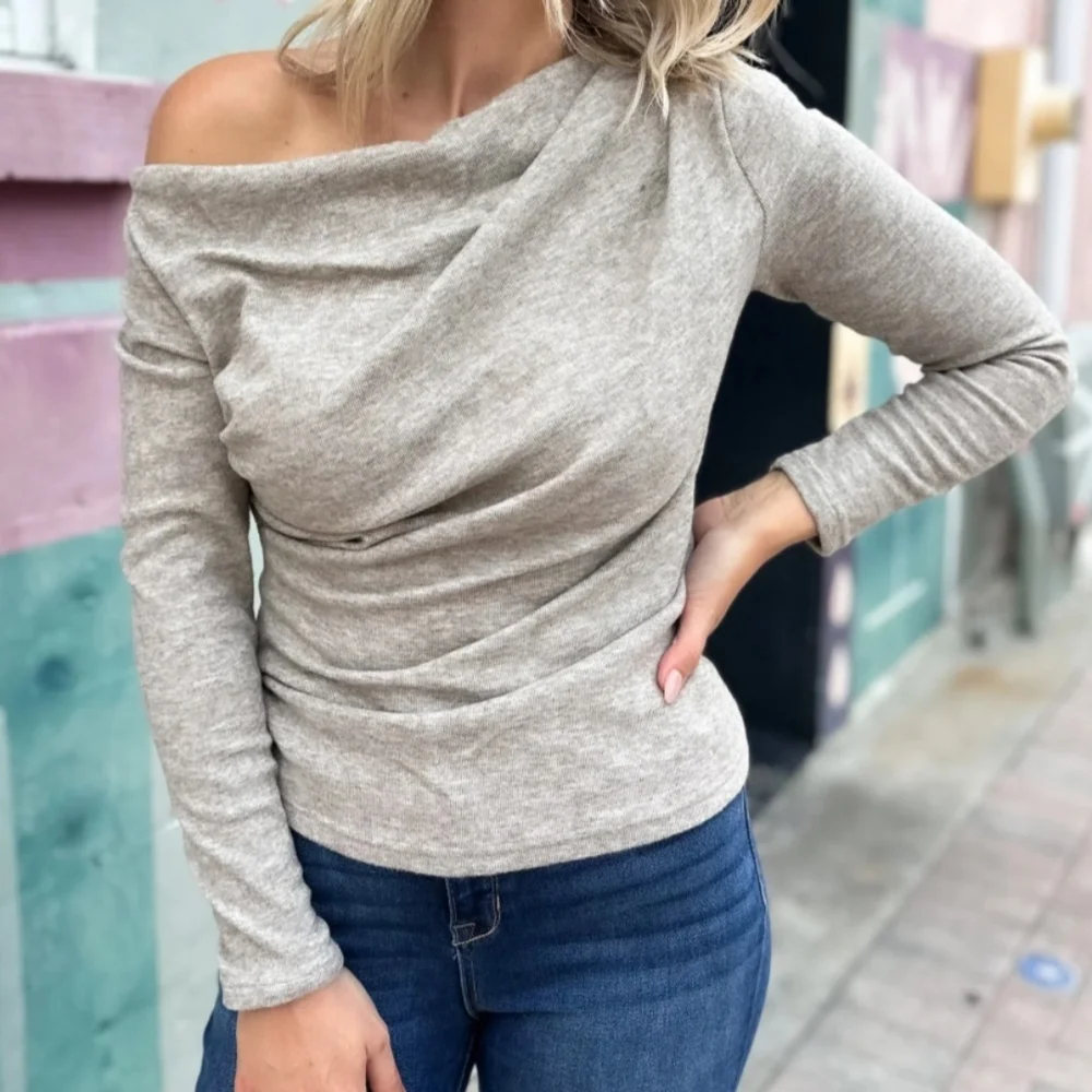 NWT Large Blu Ivy boutique creamy grey-beige off shoulder sweater - Picture 2 of 14